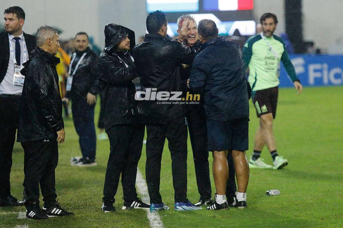 Bronca entre jugadores, el festejo de Honduras tras vencer a México y el feo gesto de Javier Aguirre, quien sufrió un corte en la cabeza