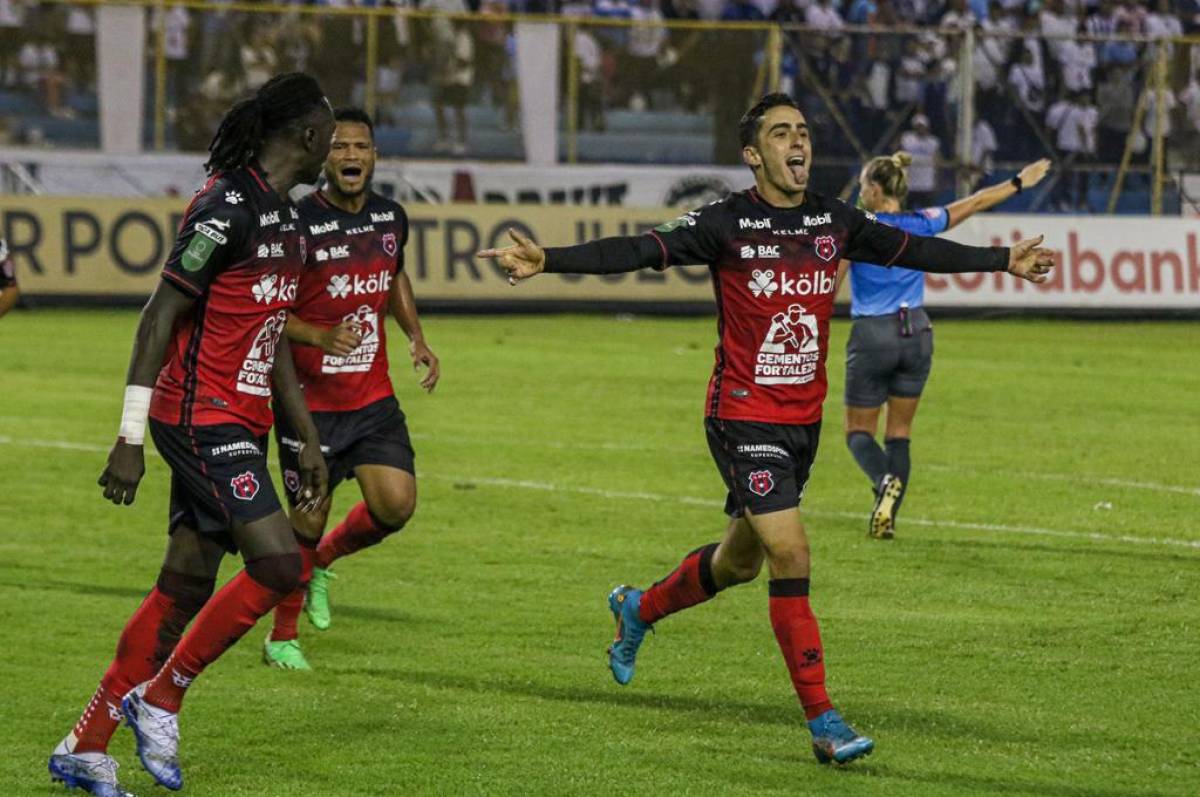 Alajuelense de Alex López derrotó al Alianza en el Cuscatlán y acaricia las semifinales de la Liga Concacaf
