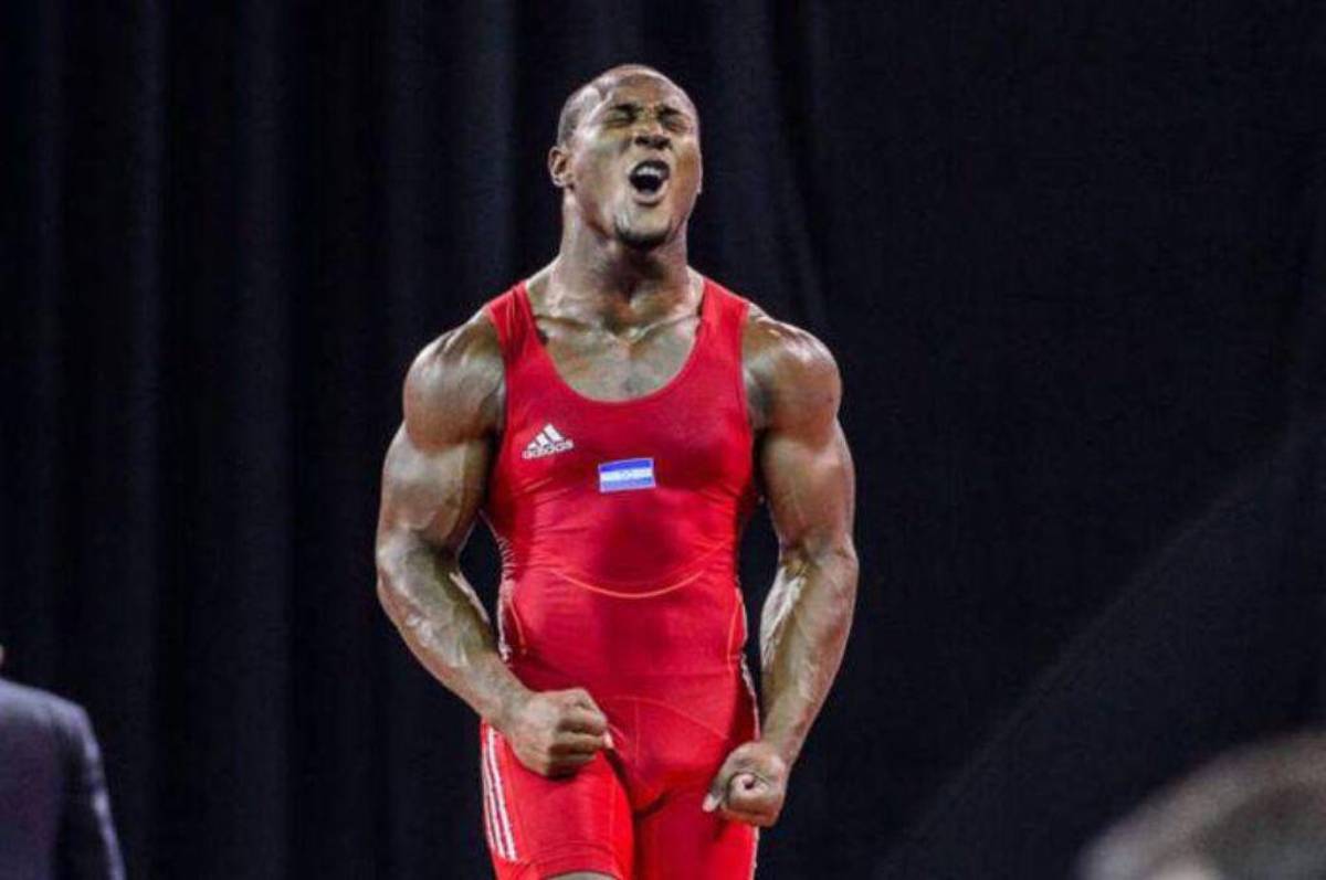 Julimar Ávila, nadadora hondureña que estará en París 2024: Salió en la revista Forbes, su récord y su especialidad en el agua