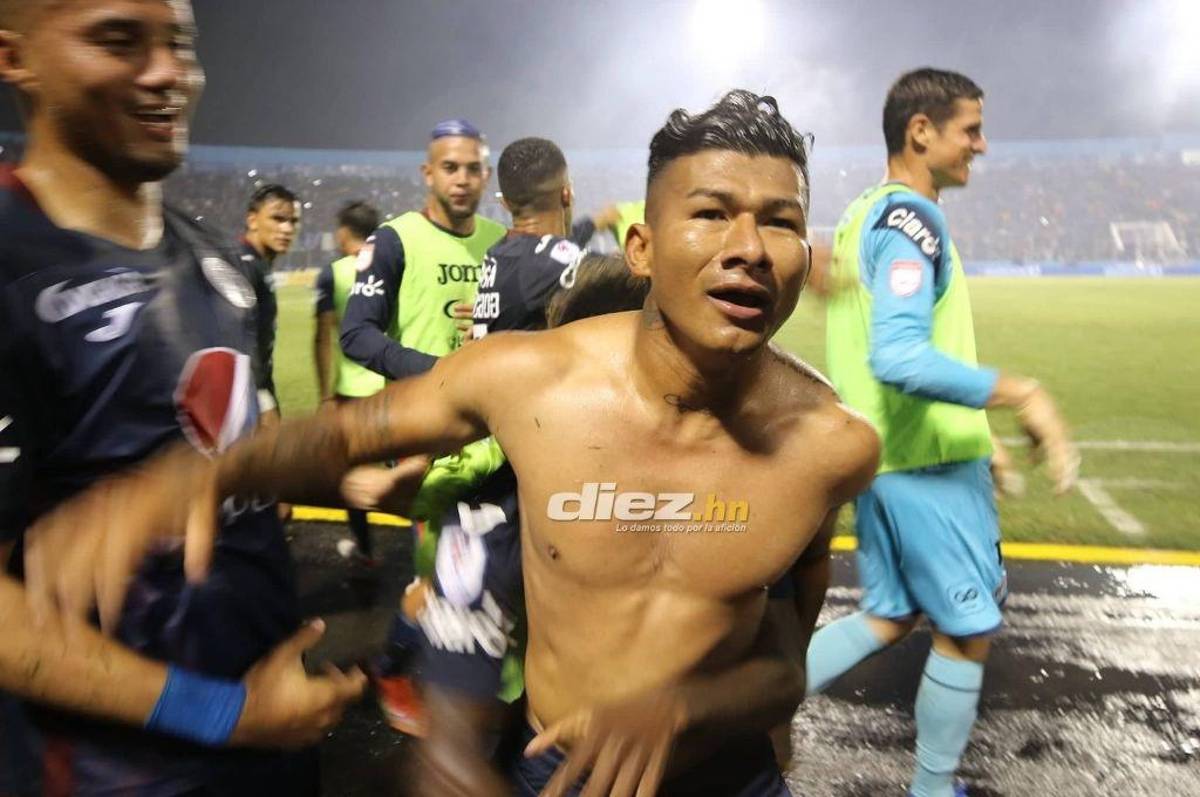 NO SE VIO EN TV: Los enfados de Héctor Vargas, dedicatoria de Moreira y el aficionado de la caguama en la fiesta de Motagua en la final