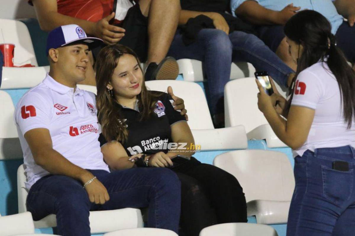 Mensaje a Municipal, el carro que se quedó botado y las chicas: ambientazo previo al partido de Olimpia por Liga Concacaf