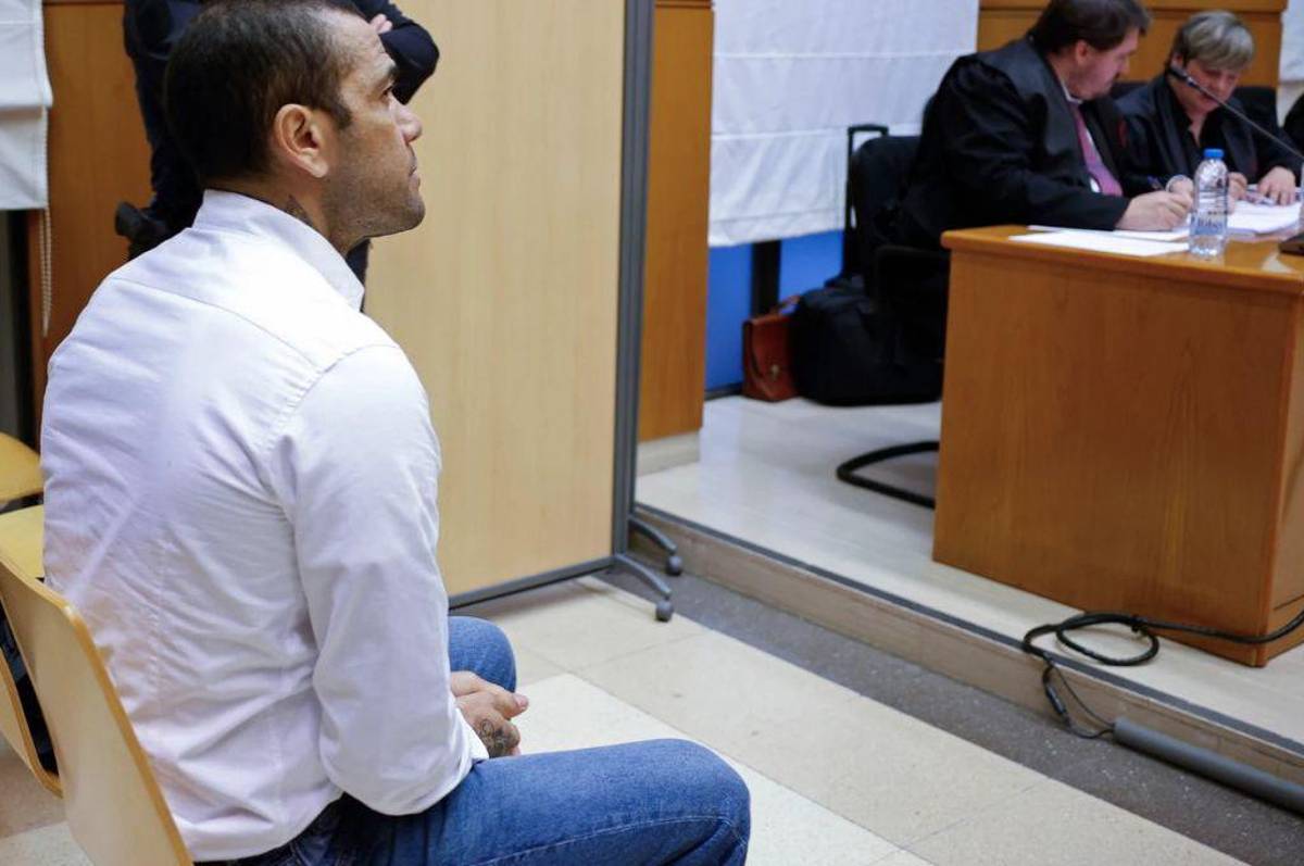 “Dani Alves se suicidó”: los mensajes que enviaron su mamá y hermano sobre la supuesta muerte del ex jugador