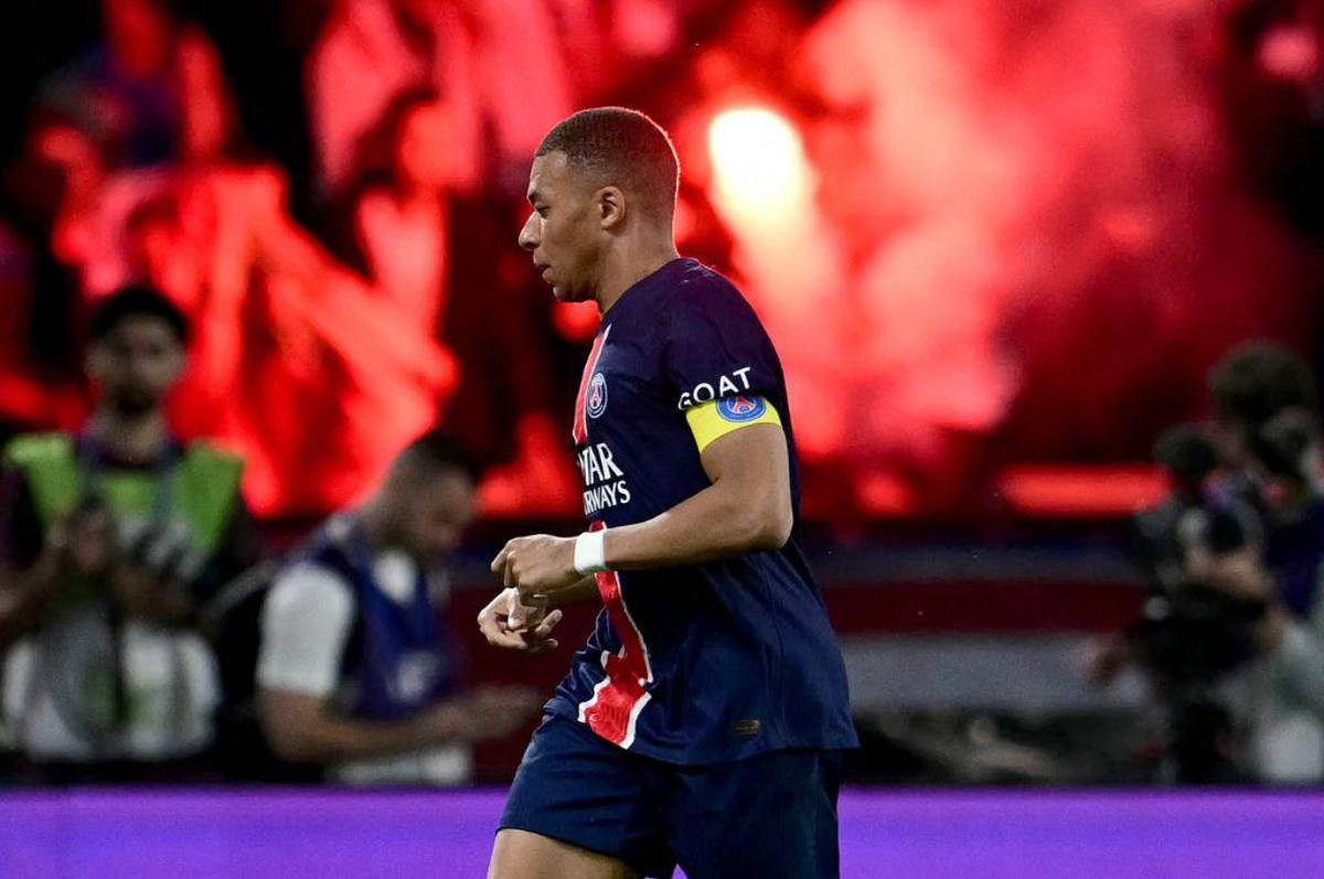 Mbappé y su amargo despido del Parque de los Príncipes: El gran gesto con Keylor, la foto que recorre el mundo y el tifo del PSG