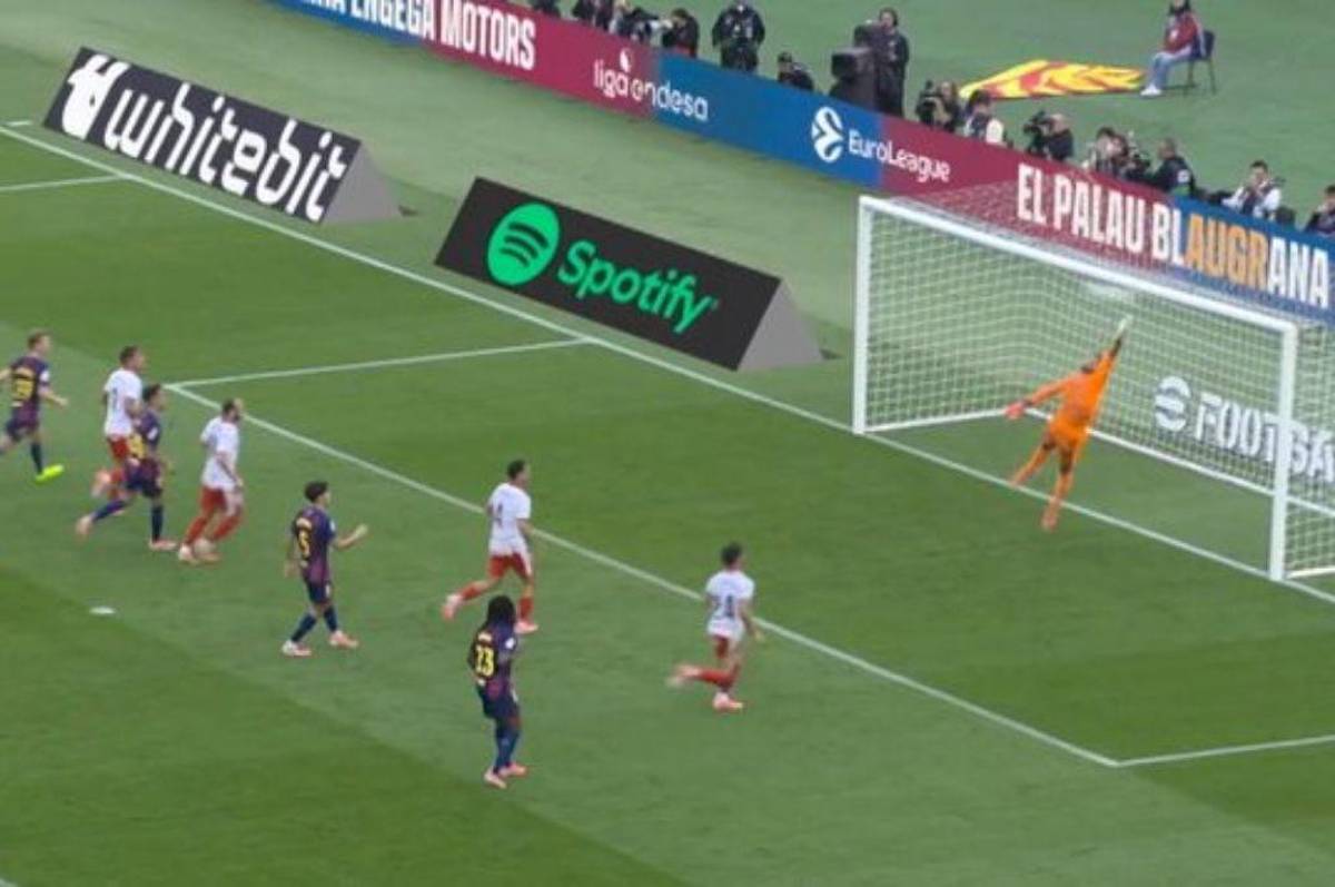 La mala seña de Flick al árbitro tras gol de Araújo, la polémica de la que todo el mundo habla y el golazo que silenció al Barcelona