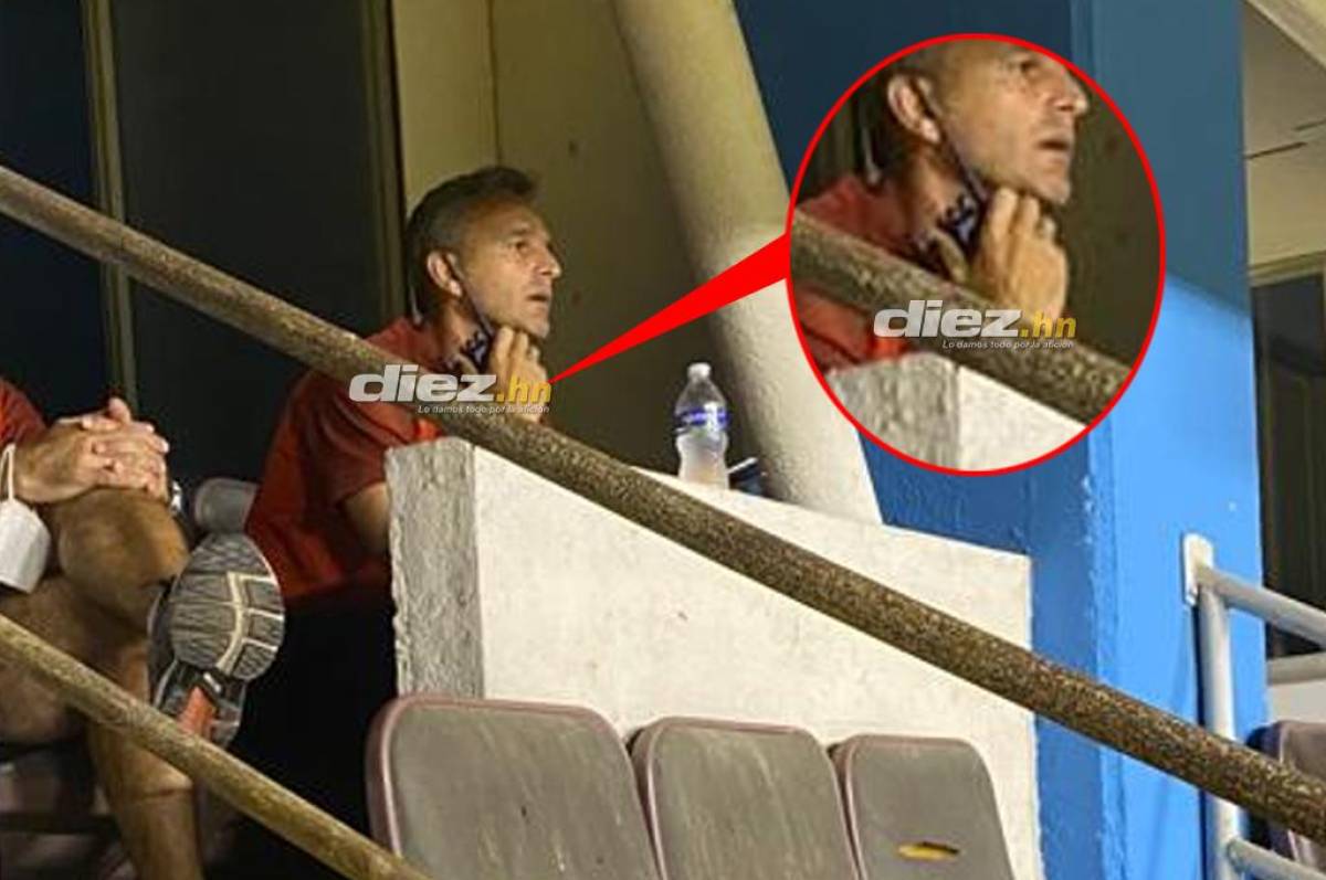 El argentino Pablo Lavallén utilizó walkie-talkie para dar instrucciones desde el palco del Olímpico en el juego de Olimpia ante Real España