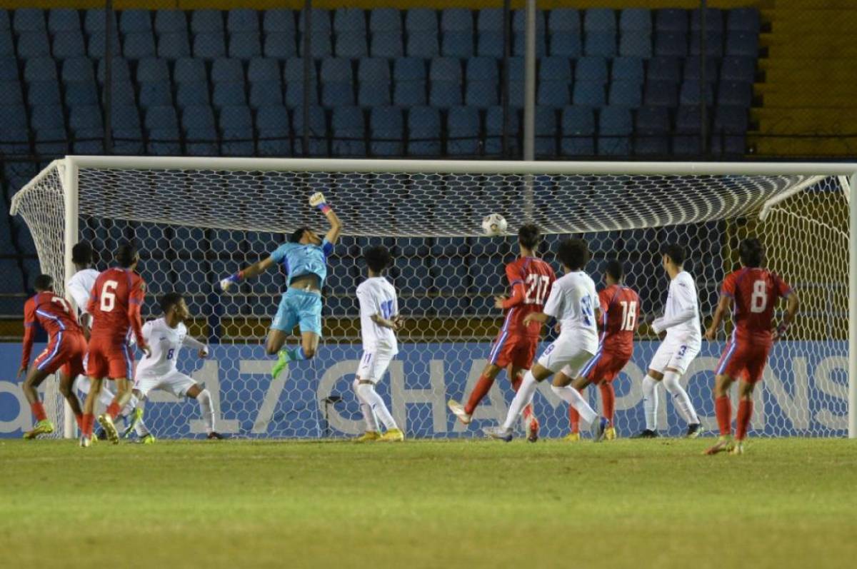 El central Brayan Vaquedano anotó en propia puerta el 1-0 de Panamá ante Honduras,