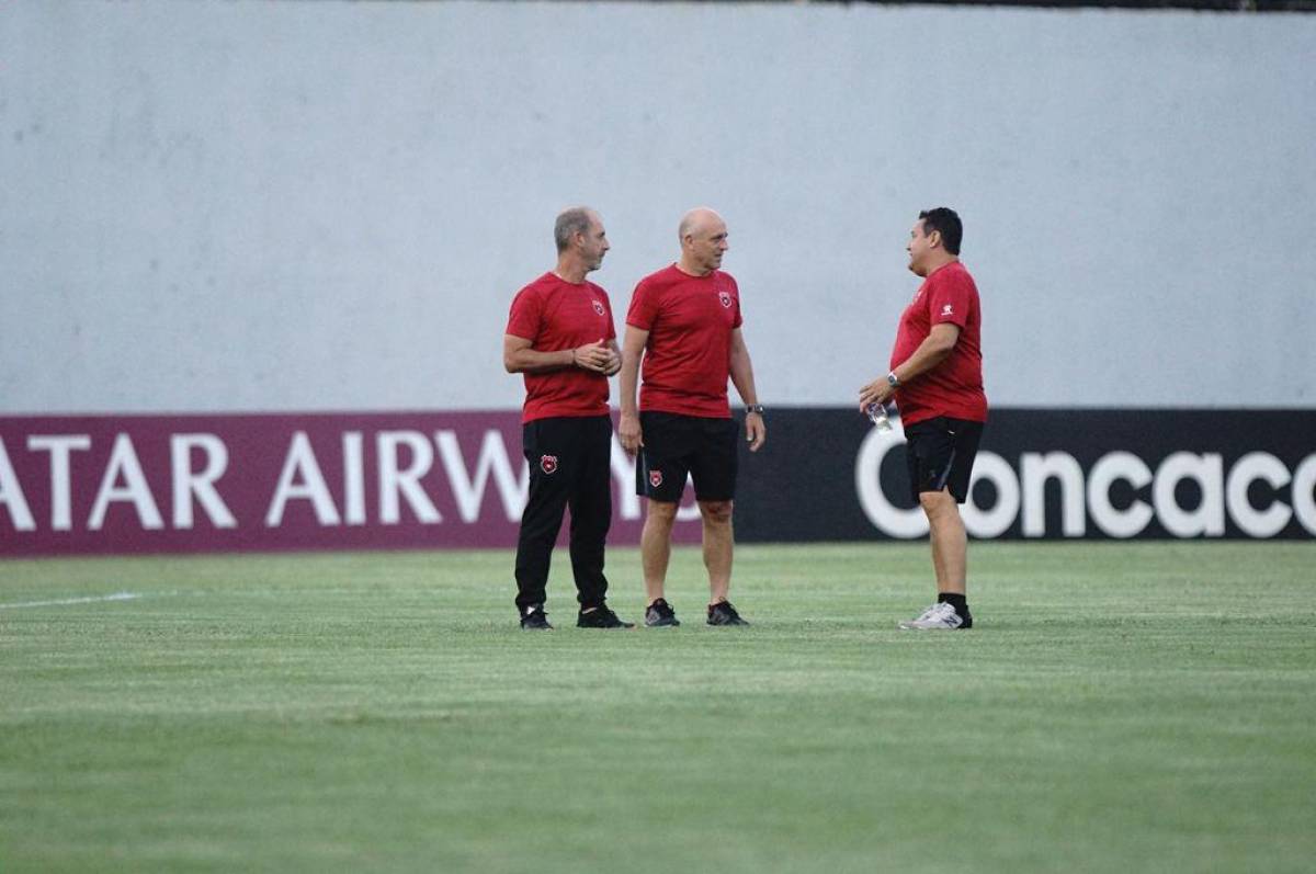 Así fue el regreso de Fabián Coito a Honduras: No se saludaron con Héctor Vargas y el Morazán está como mesa de billar