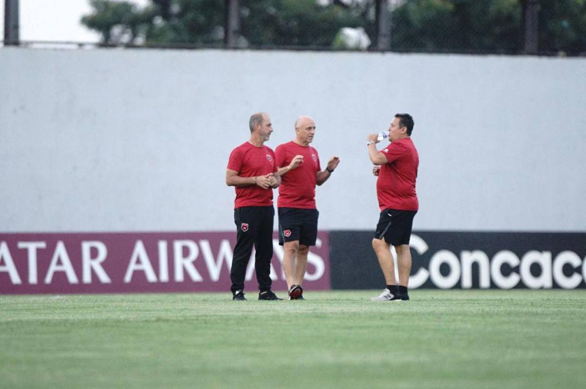 Así fue el regreso de Fabián Coito a Honduras: No se saludaron con Héctor Vargas y el Morazán está como mesa de billar