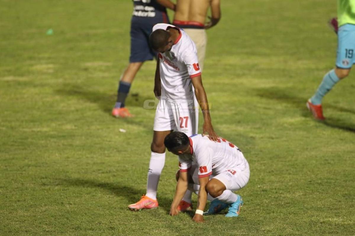 Jerry Bengston y Michaell Chirinos tras la eliminación del Clausura 2022.