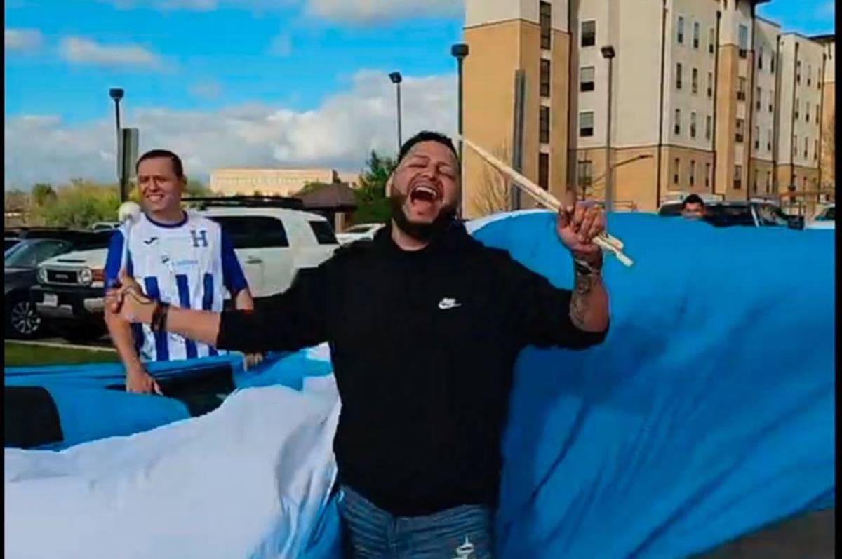 Rougier enamoró y la petición especial de la afición: así fue el histórico banderazo en la previa de Honduras - Costa Rica