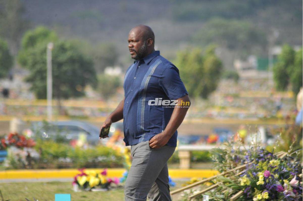 Desgarrador adiós: Rubén Matamoros llegó en silla de ruedas a enterrar a su hijo de 12 años y así recibió el respaldo
