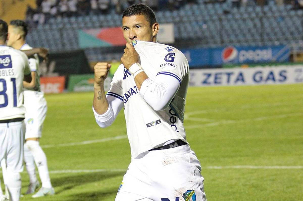 El hondureño Kevin López anota en el clásico de Guatemala pero Municipal, in extremis, le arrancó el triunfo al Comunicaciones