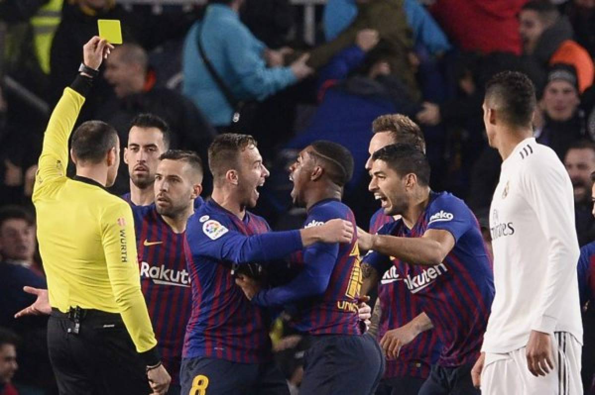 Fotos: Vidal se baja a Casemiro y la reacción de Messi al final del Clásico