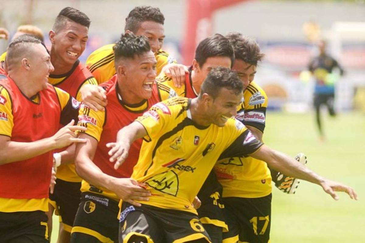 El 11 ideal del fútbol de Costa Rica tras completarse la fecha 17