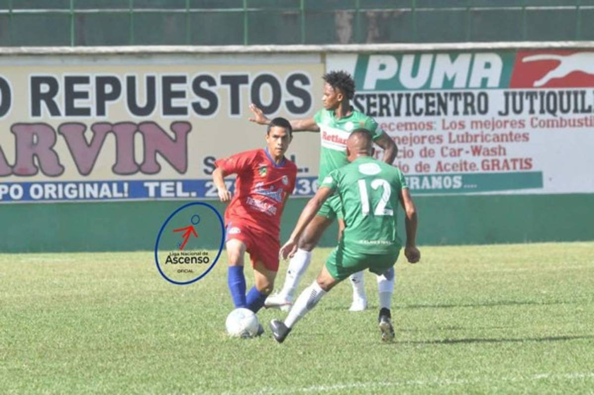 Fotos del Ascenso: Presidente del Savio subido en un muro, fila con examen covid y medidas de bioseguridad
