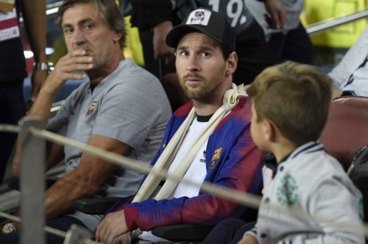 NO VISTE EN TV: El beso de Suárez y así reaccionó Messi y su hijo en el Camp Nou