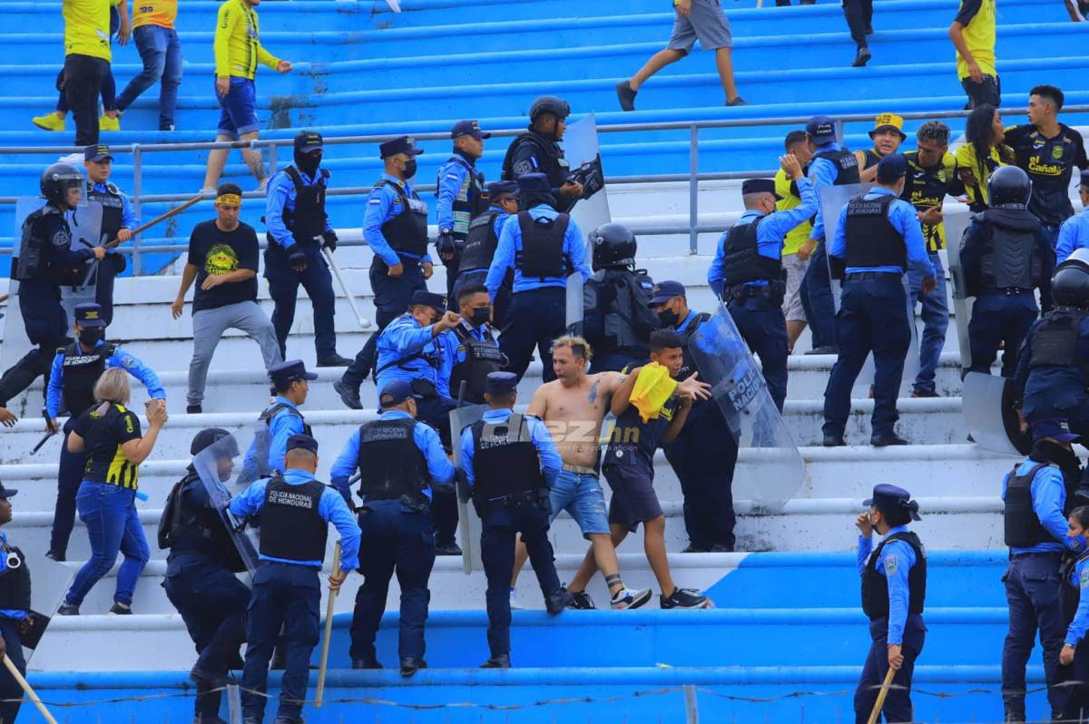 Vergonzosas imágenes: Así fueron los actos vandálicos de los aficionados del Real España en el estadio Olímpico tras perder la final