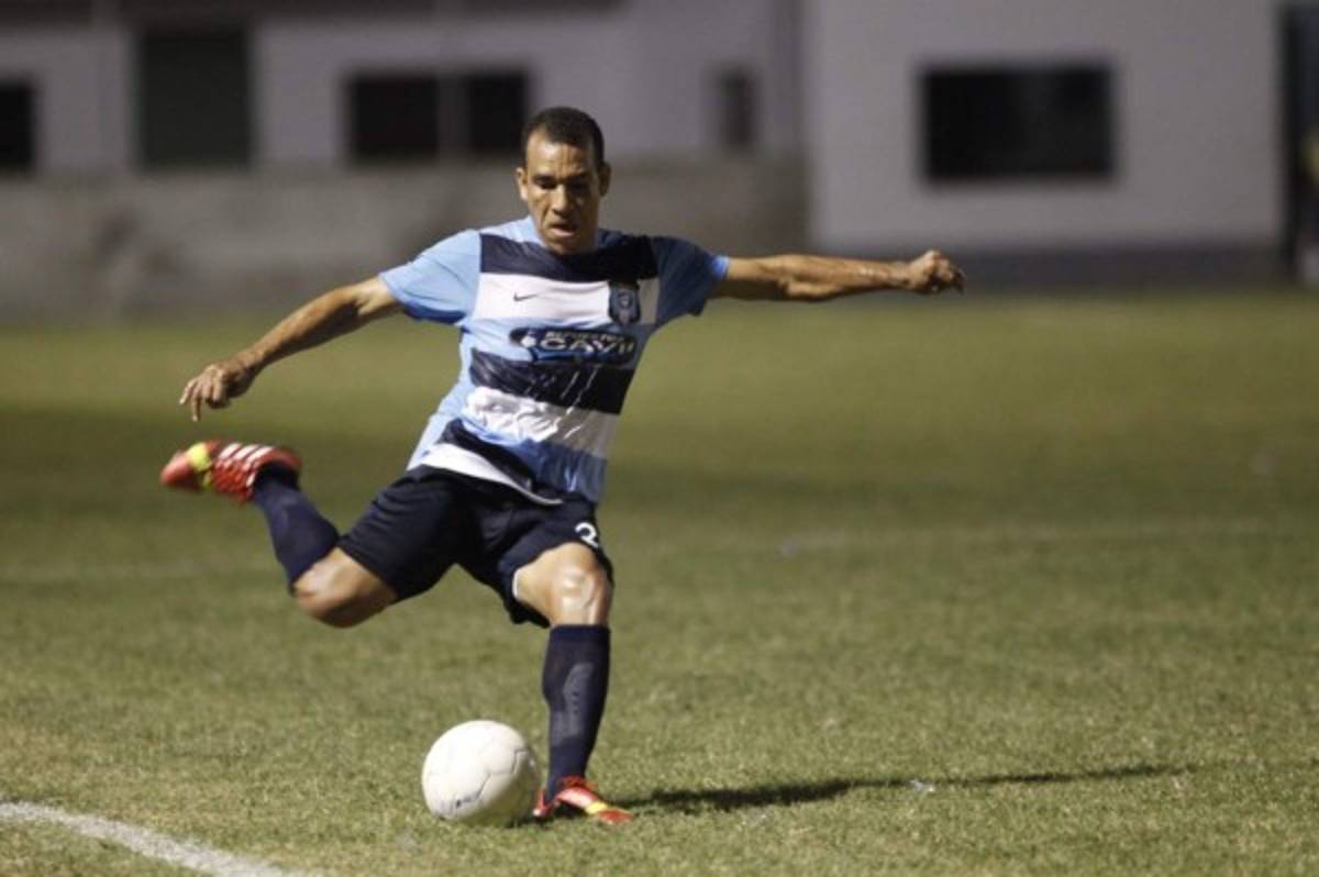 Rambo de León, el rey: Los futbolistas hondureños con más equipos en toda su carrera