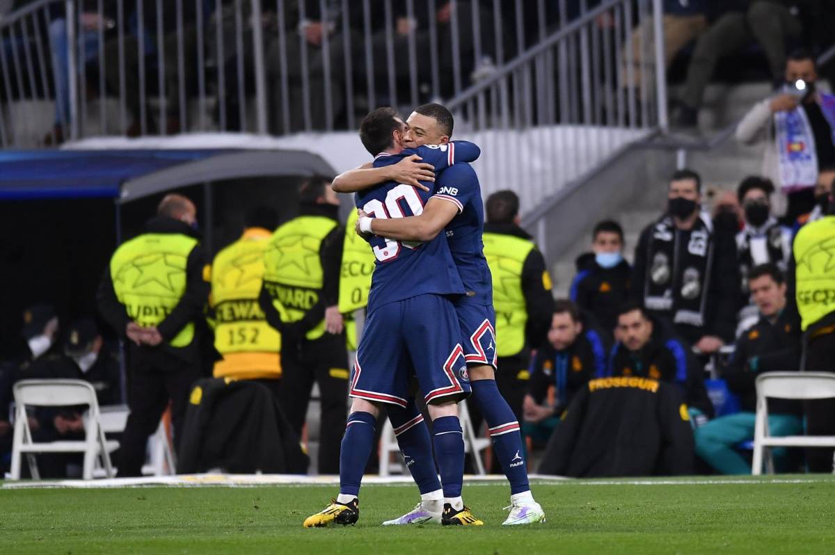 FOTOS: Messi totalmente hundido, Alaba consuela a Mbappé y el tremendo beso de Benzema a Vinicius tras eliminar al PSG