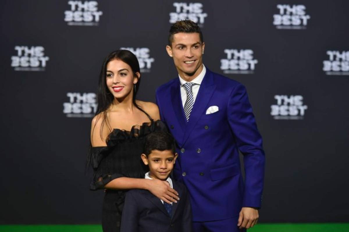 Cristiano Ronaldo y su novia Georgina Rodriguez deslumbran en premios The Best