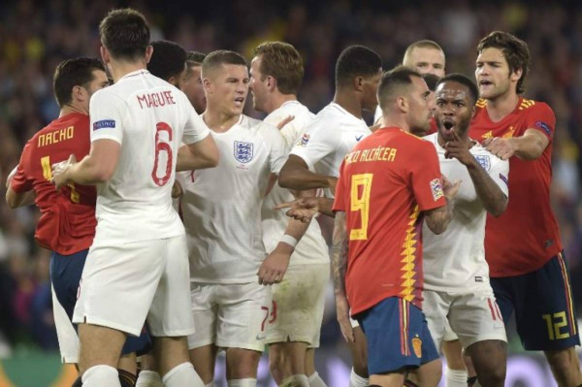 England's forward Raheem Sterling (2R) argues with Spain's forward Paco Alcacer (3R) during the UEFA Nations League football match between Spain and England on October 15, 2018 at the Benito Villamarin stadium in Sevilla. (Photo by JORGE GUERRERO / AFP)