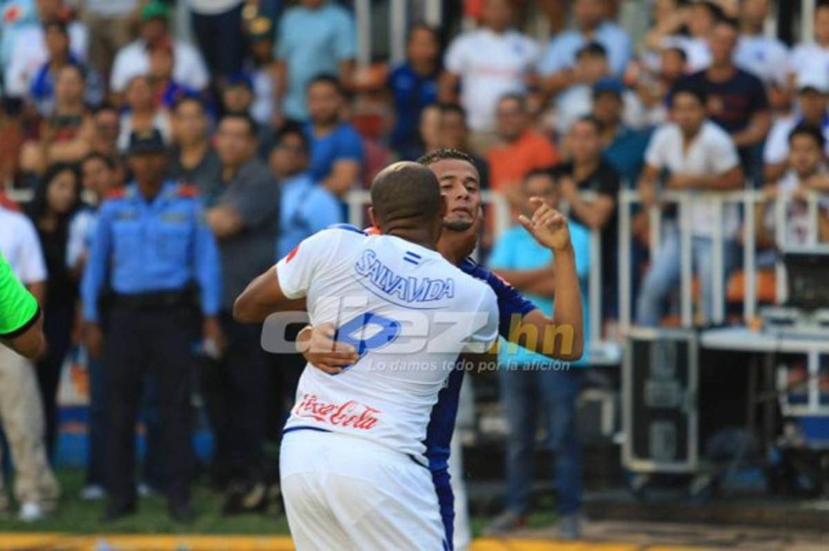 NO SE VIO POR TV: Wilson se saca la furia con Martínez y Rubilio hace gesto de crack a Costly  