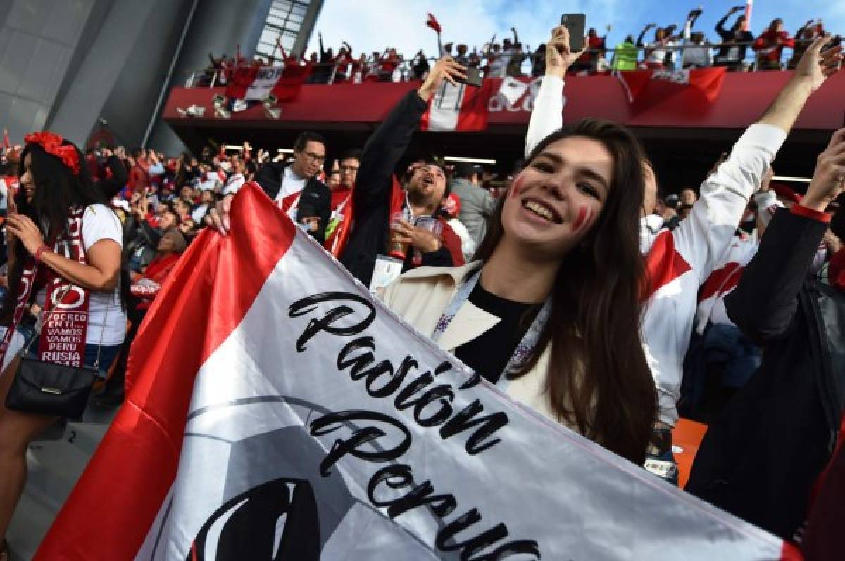 Francia y Perú engalanan Rusia 2018 con sus bellas aficionadas