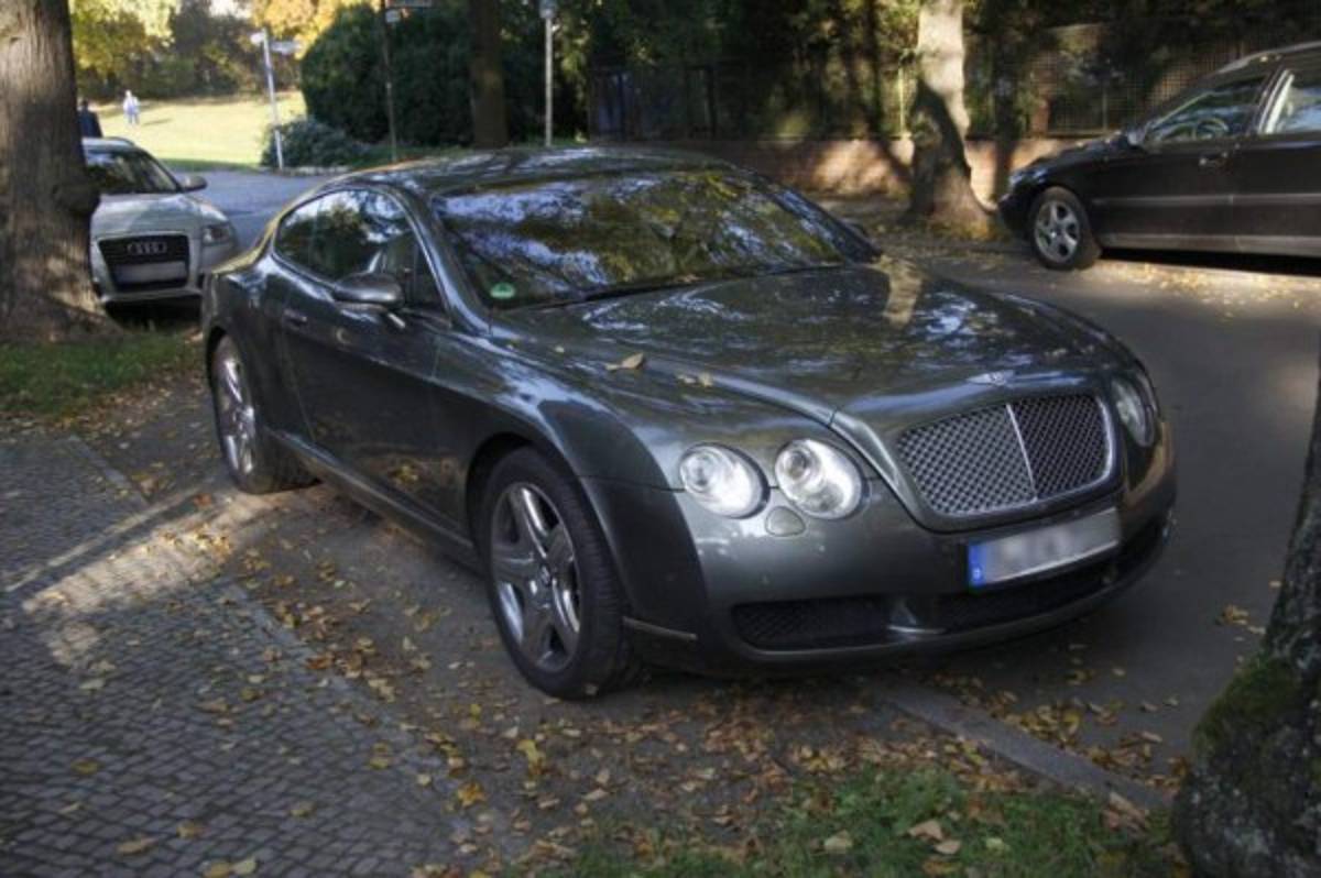 Casas y autos: Así es la vida lujosa de Ronaldinho, el crack más esperado en Honduras