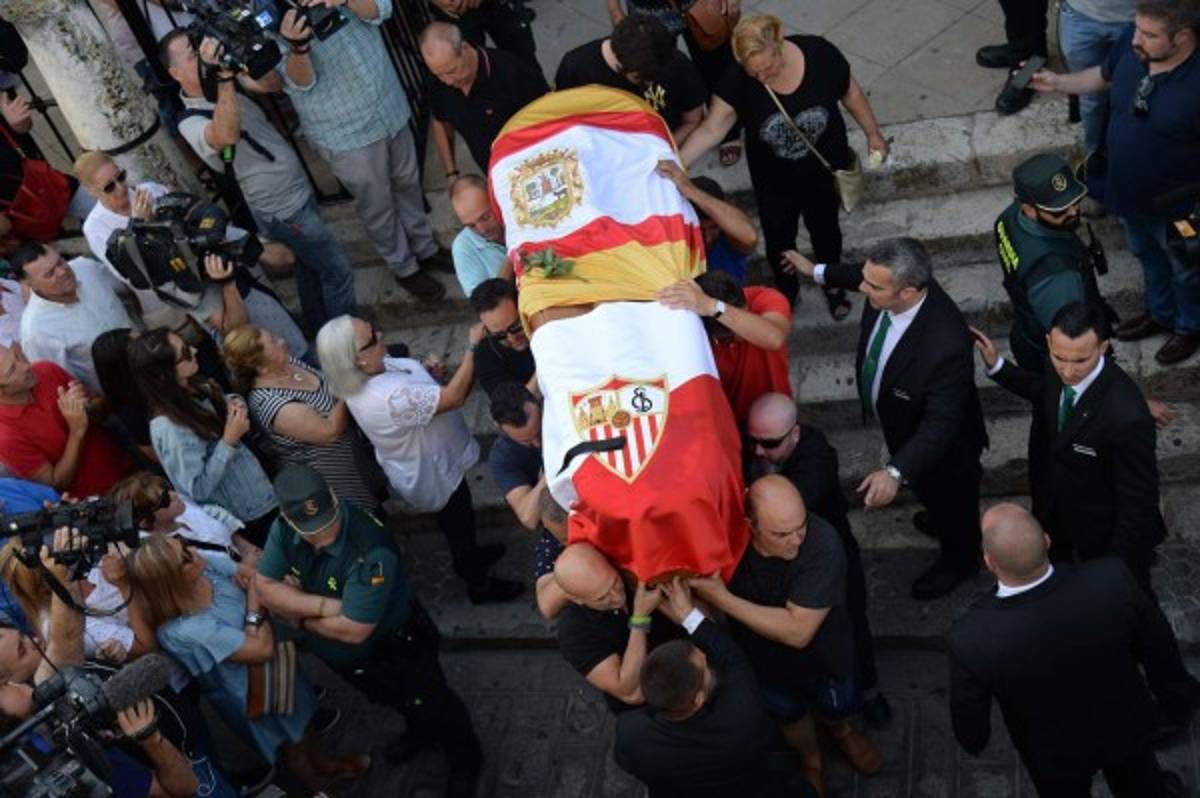 Entre lágrimas: Despiden a José Antonio Reyes, la perla que murió en un controvertido accidente