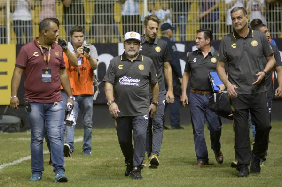 Los eufóricos festejos de Diego Maradona en su debut con Dorados de Sinaloa