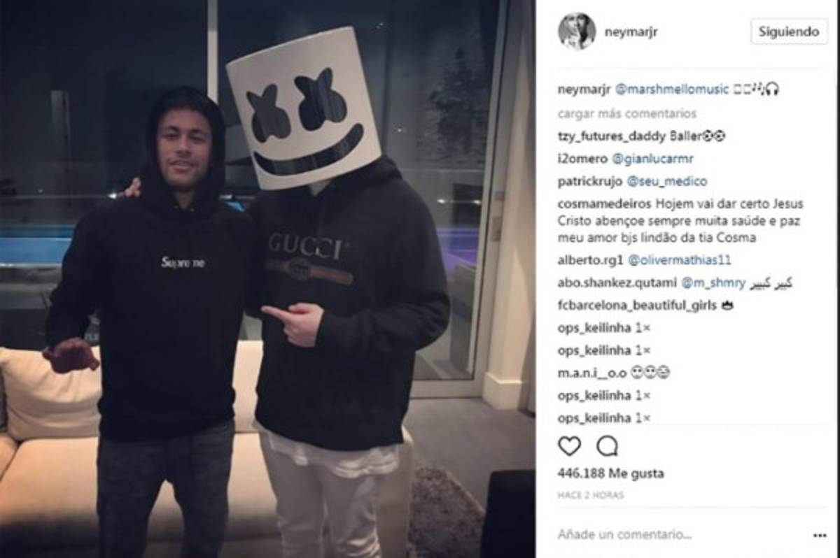 Los cracks del fútbol vacacionan y uno 'engaña' a su mujer en pleno vuelo