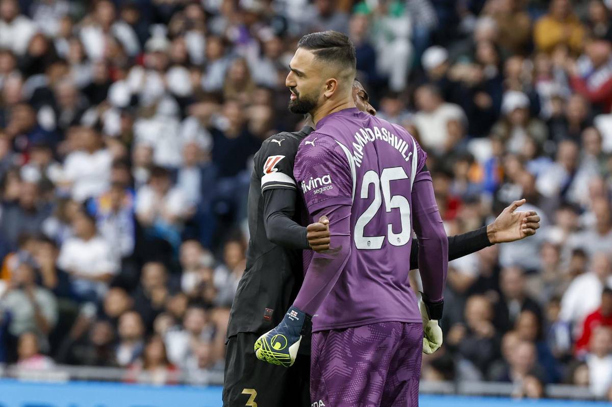 El 'regalo' del árbitro al Real Madrid, la pesadilla de Vinicius y la bronca de Mbappé tras caer ante Valencia