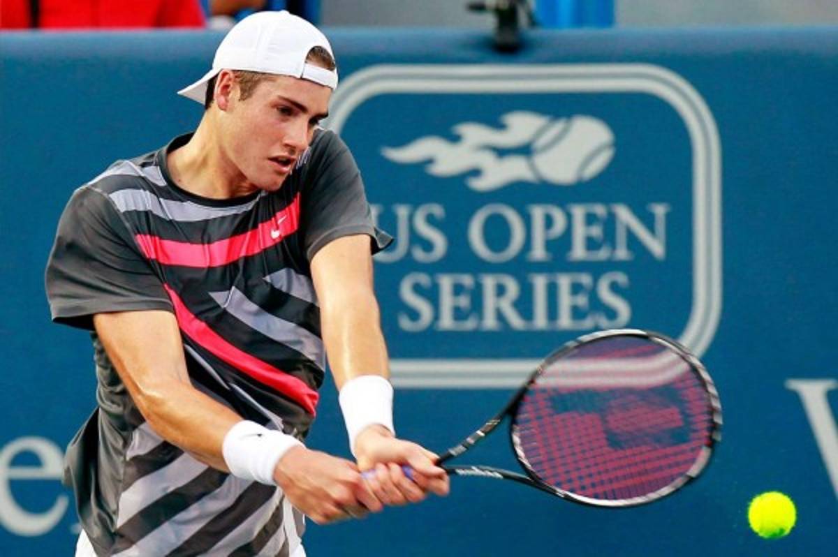 Alemán Dustin Brown sorprende a John Isner
