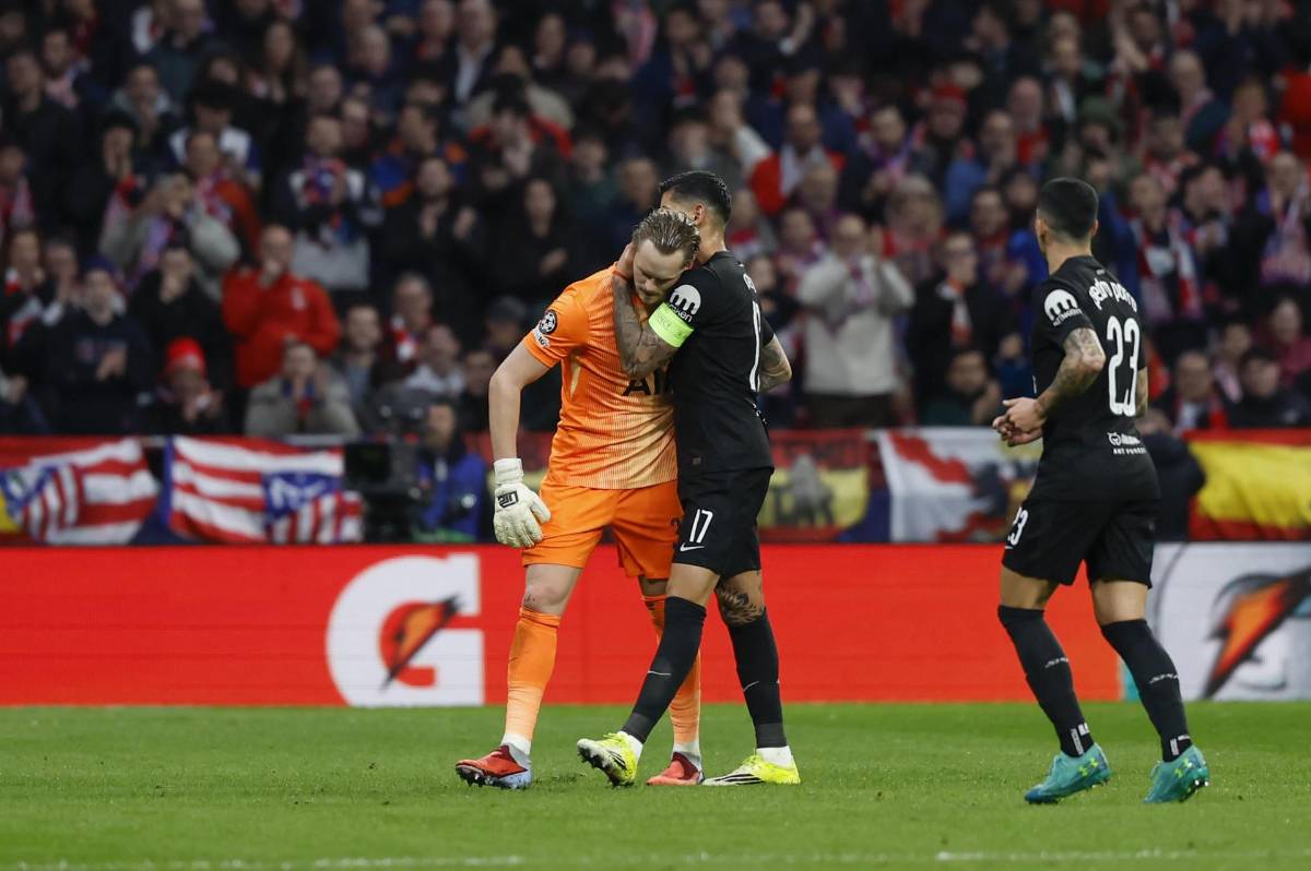 El penal milagroso del Barcelona y futbolista se rompe; lo sacaron del partido tras recibir tres goles en 15 minutos
