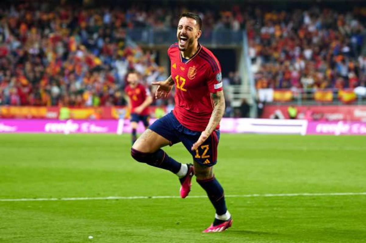 Joselu, hizo doblete en su primer partido con la Selección Mayor de España a sus 32 años.