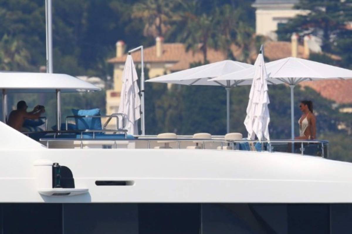 Jennifer López luce su explosivo cuerpazo en sus vacaciones con Alex Rodríguez