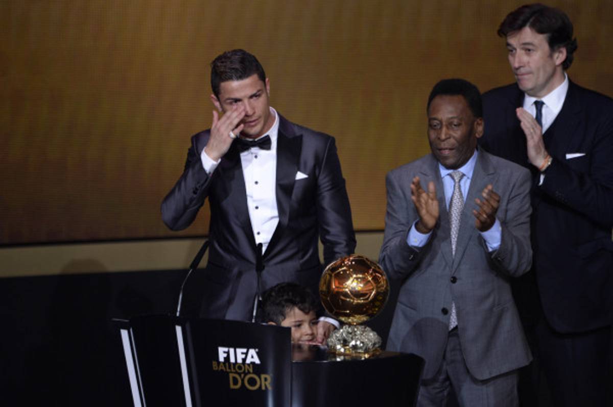 Cristiano entre lágrimas recibe el Balón de Oro 2013