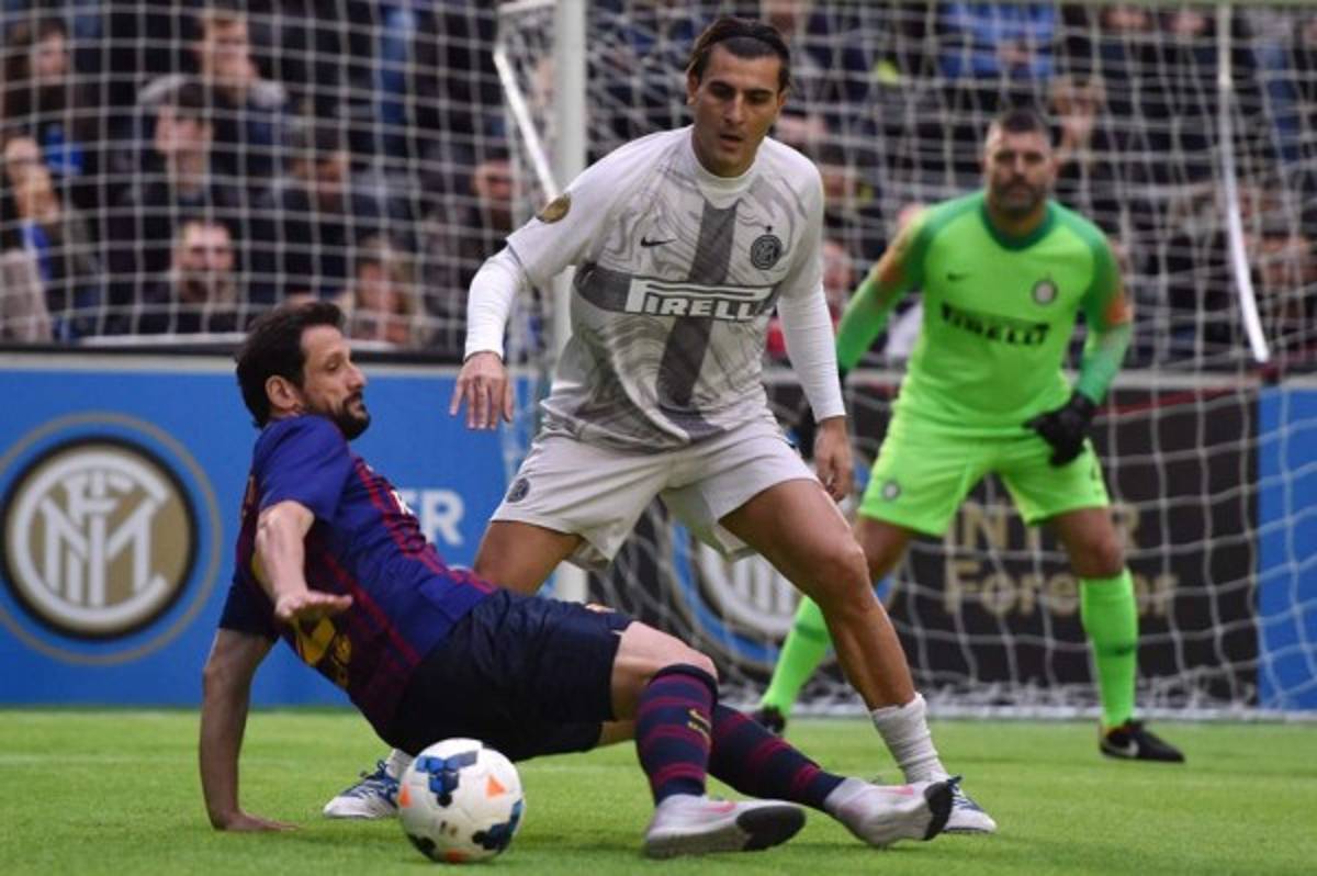 FOTOS: David Suazo se codea con exestrellas del Inter y Barcelona