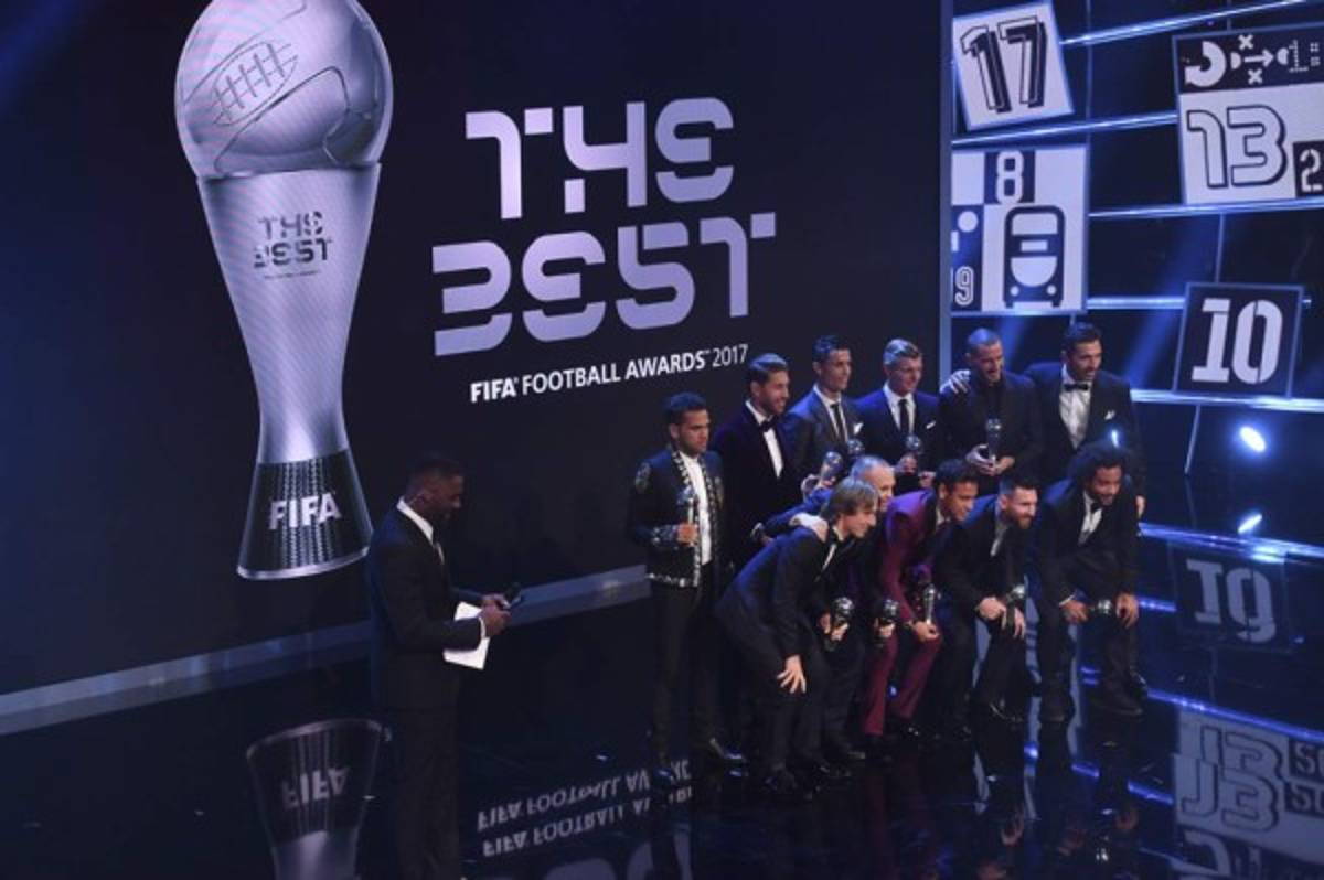 ¡Y NO ES CREÍDO! David Suazo entregó premio de FIFA a Messi y a Cristiano Ronaldo