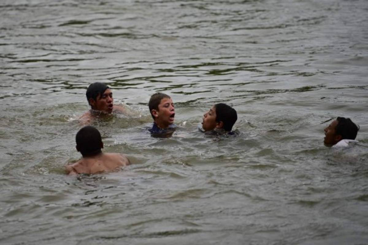 FOTOS: Sufrimiento y cansancio, así va la caravana de migrantes de hondureños