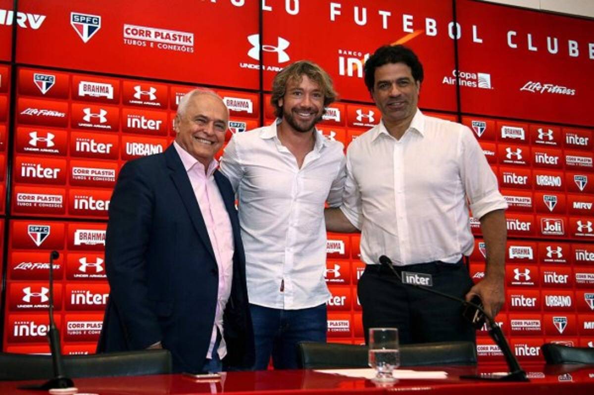 Diego Lugano pone fin a su carrera como futbolista