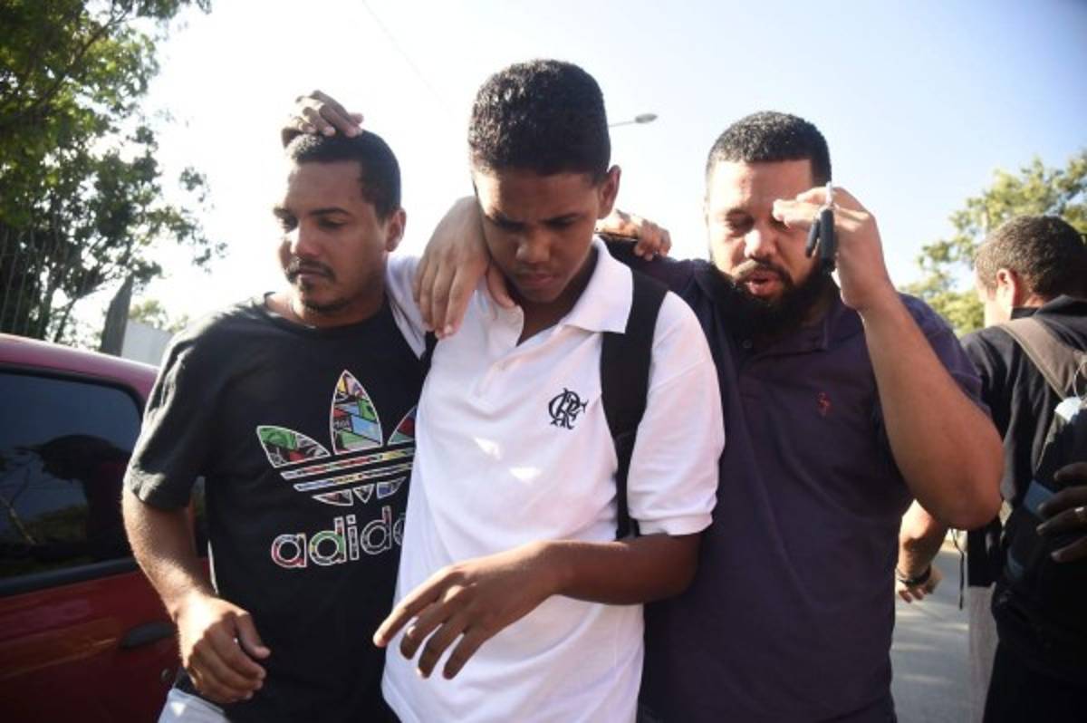 Desgarradoras imágenes: Tristeza y llanto en complejo del Flamengo tras voraz incendio