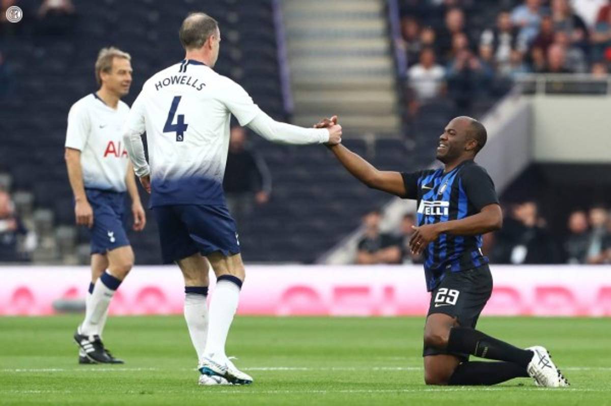 EN FOTOS: Mourinho vuelve a dirigir a David Suazo que termina siendo figura