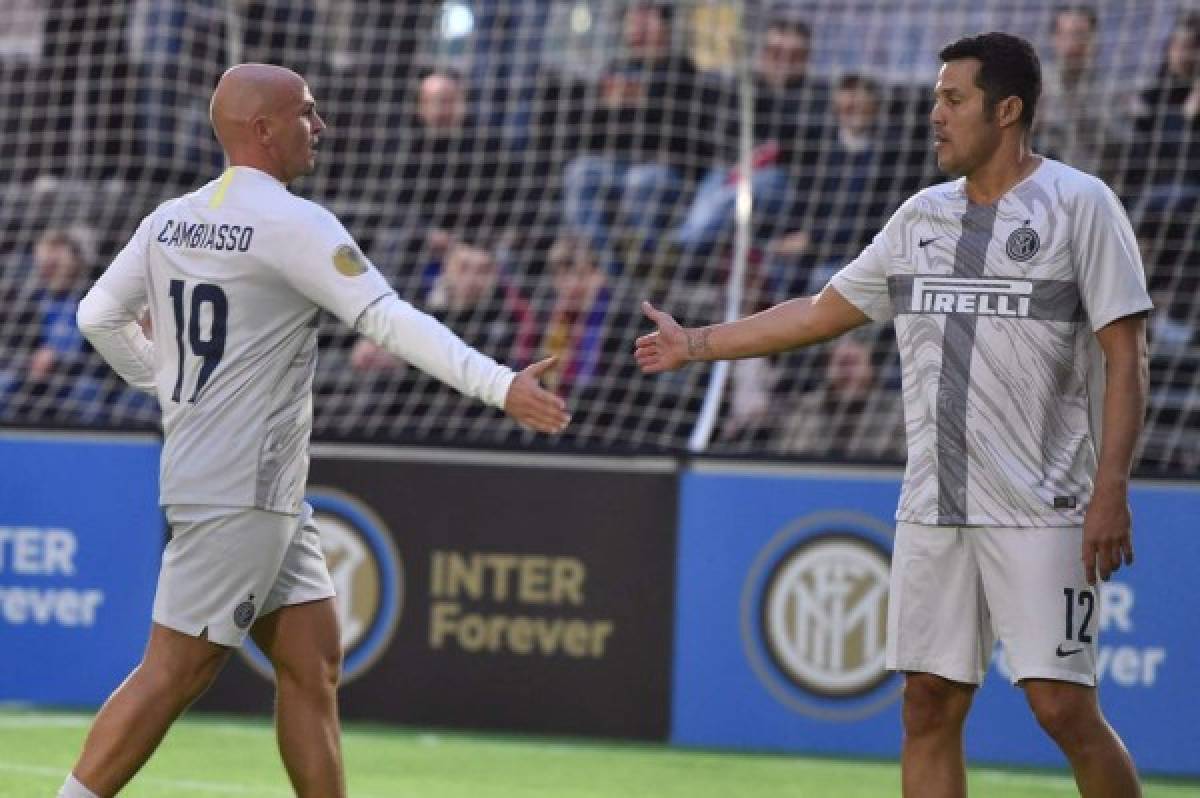 FOTOS: David Suazo se codea con exestrellas del Inter y Barcelona