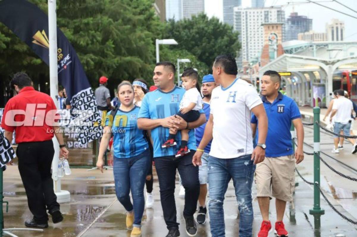 Hondureños ponen el ambiente en el BBVA Stadium de Houston: Bellezas y orgullosos de la H