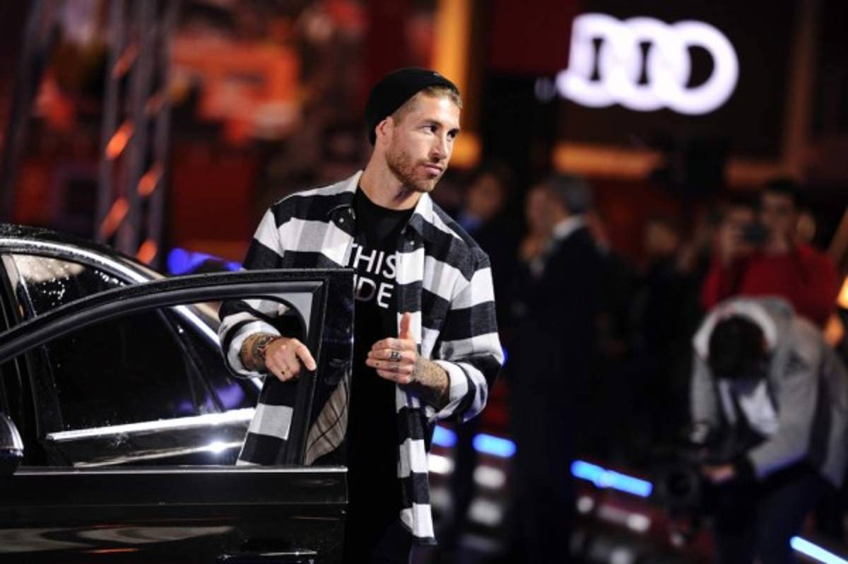 Los llamativos looks que usaron jugadores del Real Madrid para recoger sus Audis