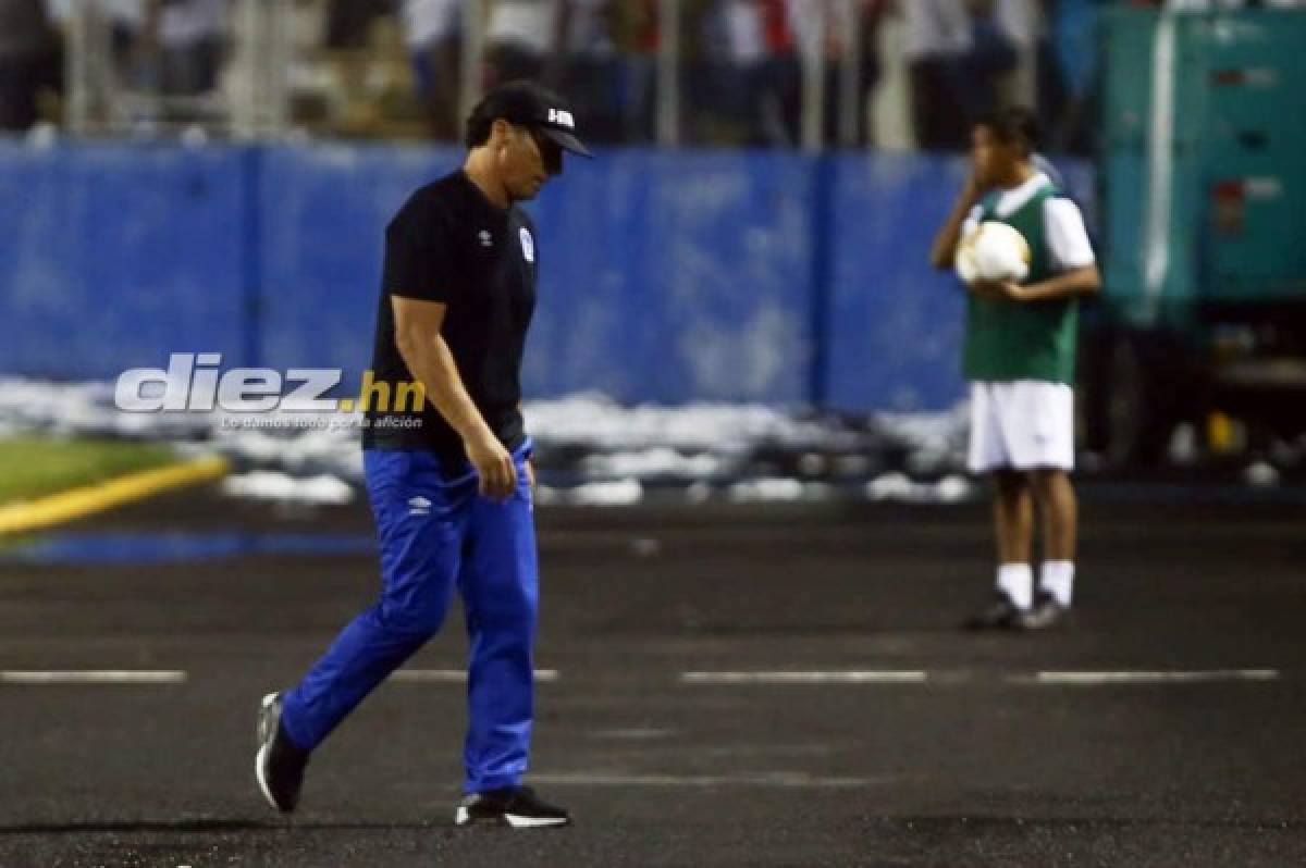 En fotos: Así vivió Pedro Troglio su primer juego dirigiendo al Olimpia