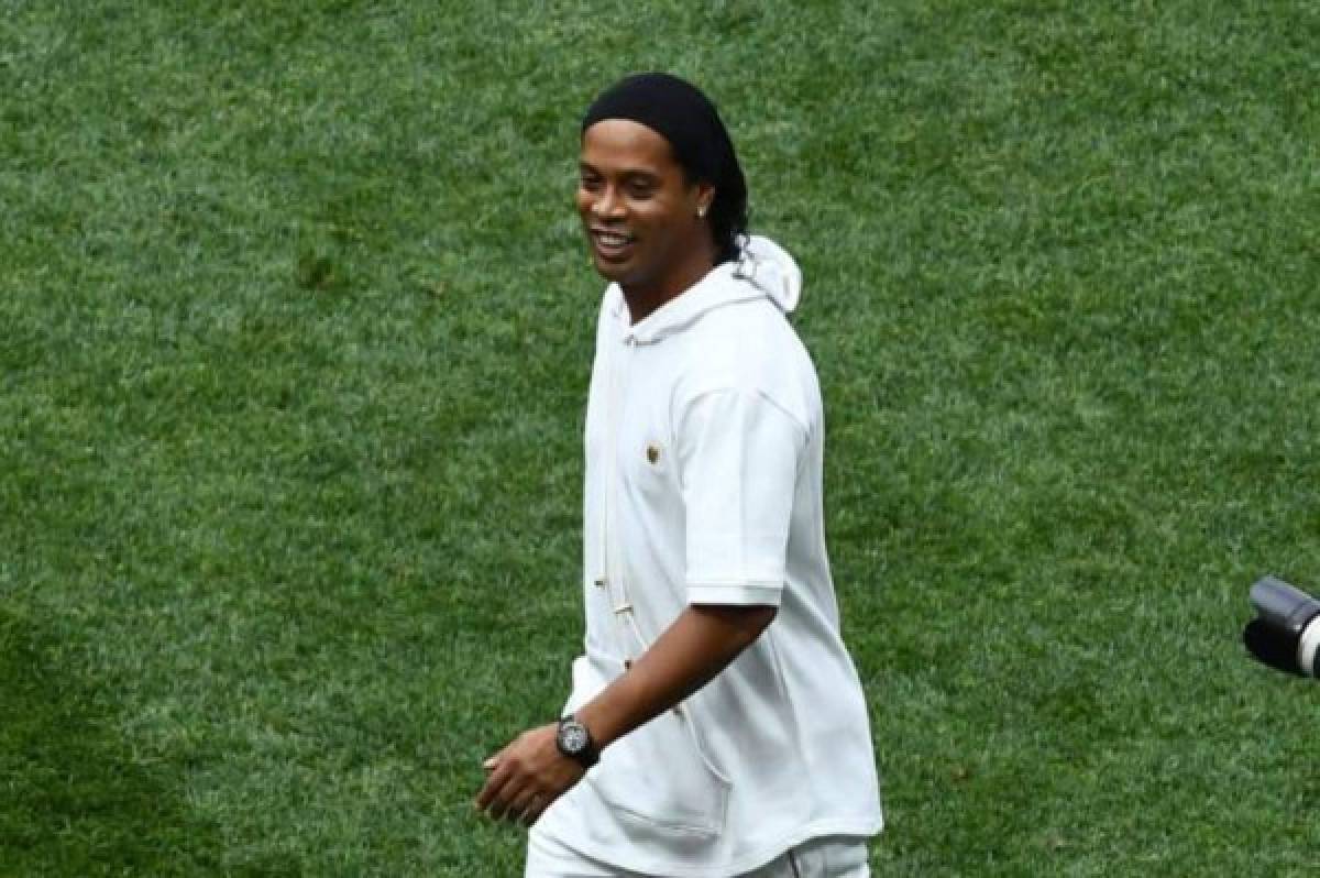 Acusan a Ronaldinho de hacer noches de fiestas con modelos durante su arresto domiciliario en Paraguay