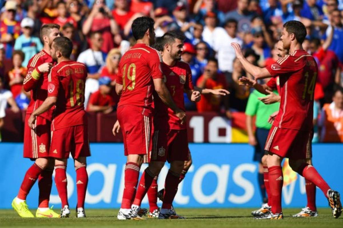 España derrotó a El Salvador con un doblete de David Villa