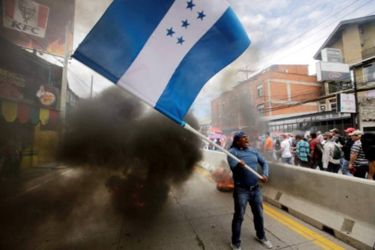 Protestas en Honduras: Otra jornada de batallas campales entre la policías y manifestantes